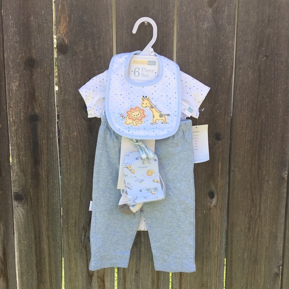 Vitamins baby Infant Boy 3 Piece Set Coverall Bib Socks Sizes 3M or 6M NWT